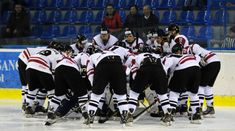 Latvijas U20 izlase Polijā 
Foto: IIHF