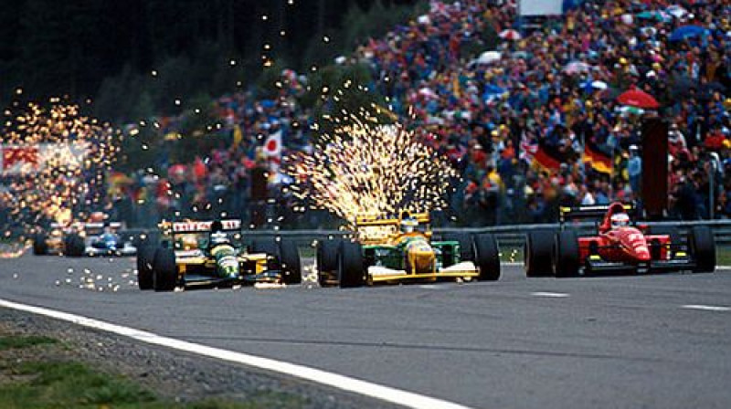 Dzirksteļojošas F1 mašīnas
Foto: grandprixgames.org