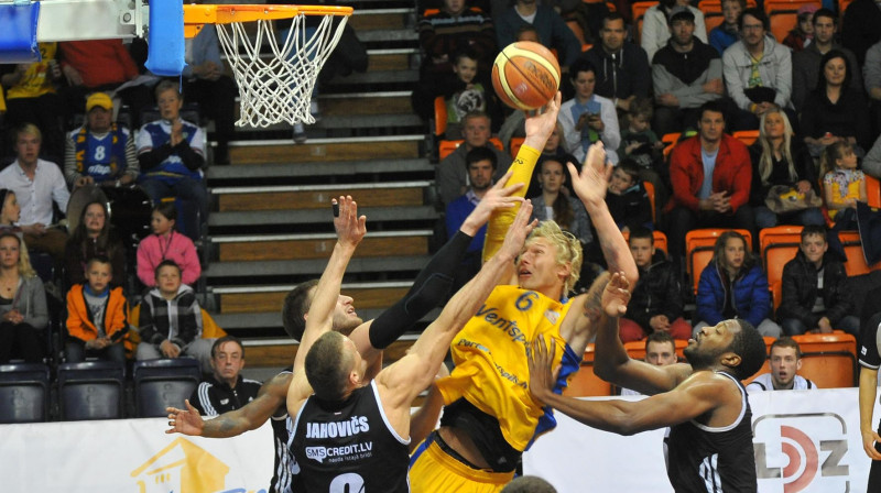 Jānis Timma un BK "Ventspils": perfekts sākums Aldaris LBL finālsērijai.
Foto: bkventspils.lv