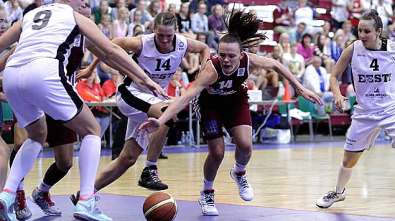 Anete Šteinberga Tallinā mačā ar Igauniju bija viena no Latvijas valstsvienības uzvaras galvenajām kaldinātājām.
Foto: FIBAEurope.com