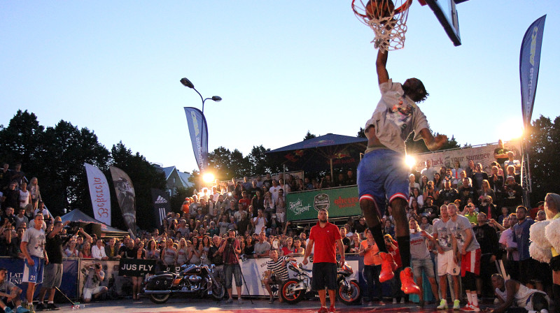 2013. gada "Sprite Slam Dunk" konkursā uzvarēja kanādietis Džastins Dārlingtons
Foto: Renārs Buivids (Ghetto Family)