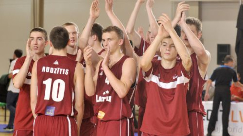 Latvijas jaunie basketbolisti
Foto:Romāns Kokšarovs/F64