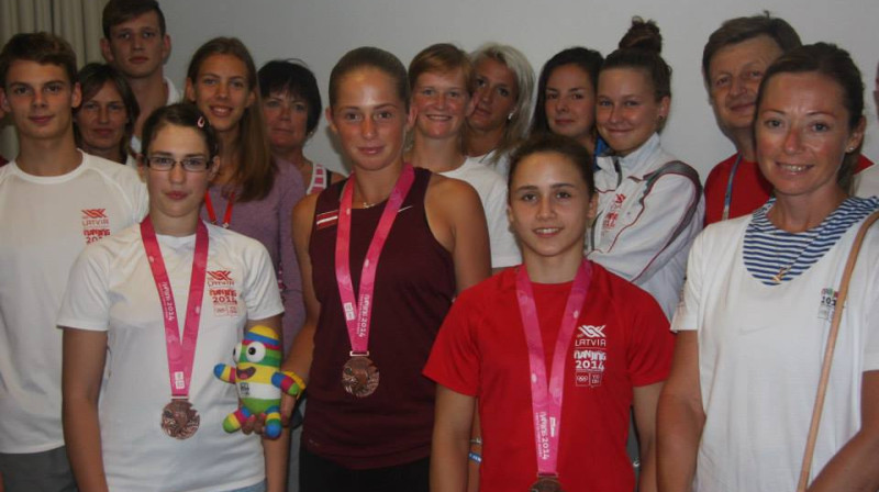 Olimpiskās medaļnieces Agate Rašmane, Aļona Ostapenko, Rebeka Koha 
Foto: Toms Markss, olimpiade.lv