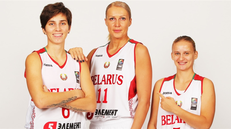 Katarina Sņitina (pirmā no kreisās): uzvaras tālmetiens pret Kubu
Foto: www.fiba.com