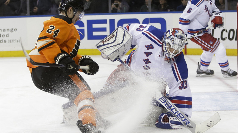Kems Talbots aptur kārtējo "Flyers" uzbrukumu 
Foto: AP/Scanpix