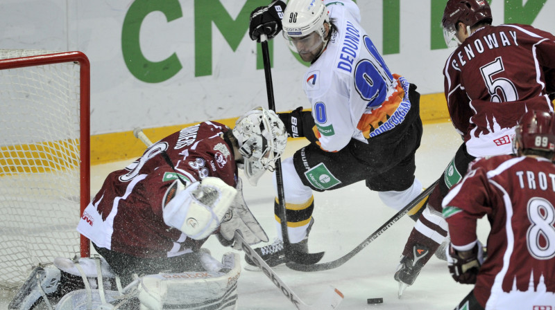 Džefs Delorjē šovakar atvairīja visus 25 pretinieku metienus
Foto: Romāns Kokšarovs/F64