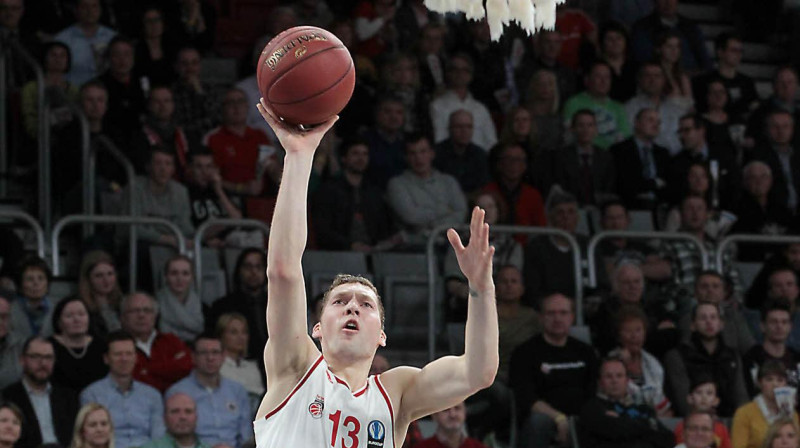 Jānis Strēlnieks: 30 punkti Minhenē
Foto: brosebaskets.de