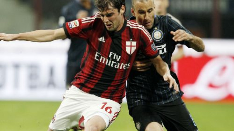 Andrea Poli un Rodrigo Palacio
Foto: AP/Scanpix