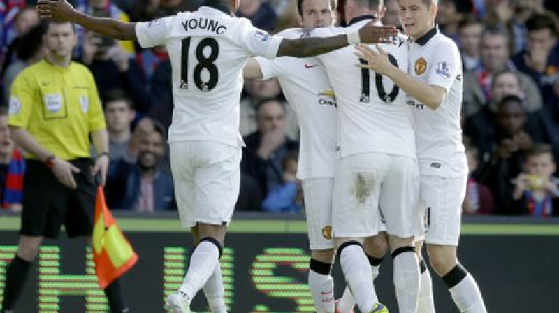 "Manchester United" spēlētāji pēc vārtu guvuma
Foto: AP/Scanpix