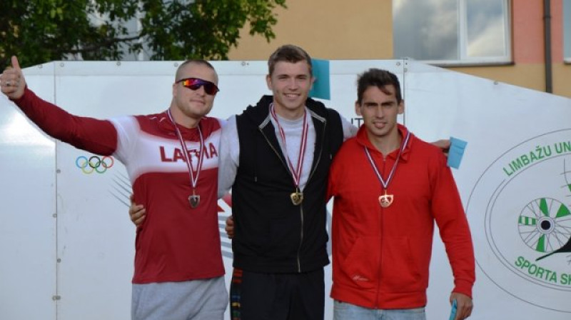 Latvijas čempionāta laureāti: Aleksejs Rumjancevs, Roberts Akmens, Deniss Volkovs 
Foto: sportslimbazisalacgriva.lv