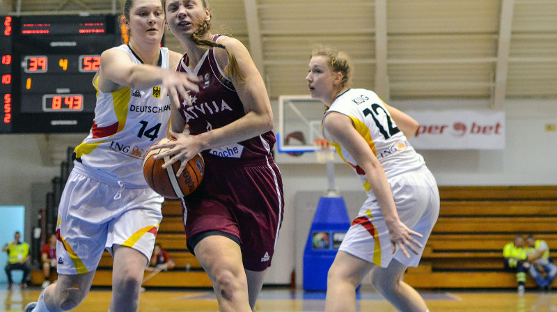 Paula Strautmane: 24 punkti, 9 atlēkušās, 8 rezultatīvās piespēles un Latvijas U18 izlases uzvara.
Foto: FIBAEurope.com