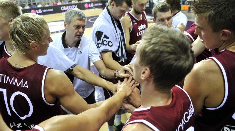 Latvijas basketbola valstsvienība 
Foto: Romāns Kokšarovs, Sporta Avīze, f64