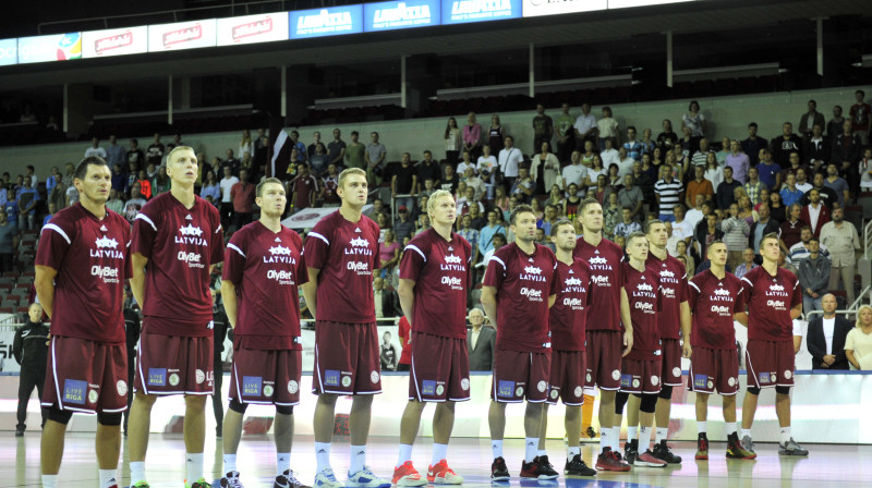 Latvijas basketbola valstsvienība 
Foto: Romāns Kokšarovs, Sporta Avīze, f64
