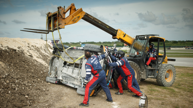 Kena Bloka auto pēc avārijas
www.redbullglobalrallycross.com