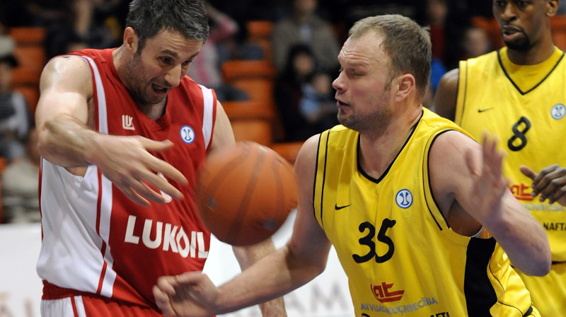 2008. gada februārī BK Ventspils un Lukoil Academic satikās uz ULEB kausa izcīņas šaurās play off laipas.

foto: Romāns Kokšarovs (Sporta Avīze)