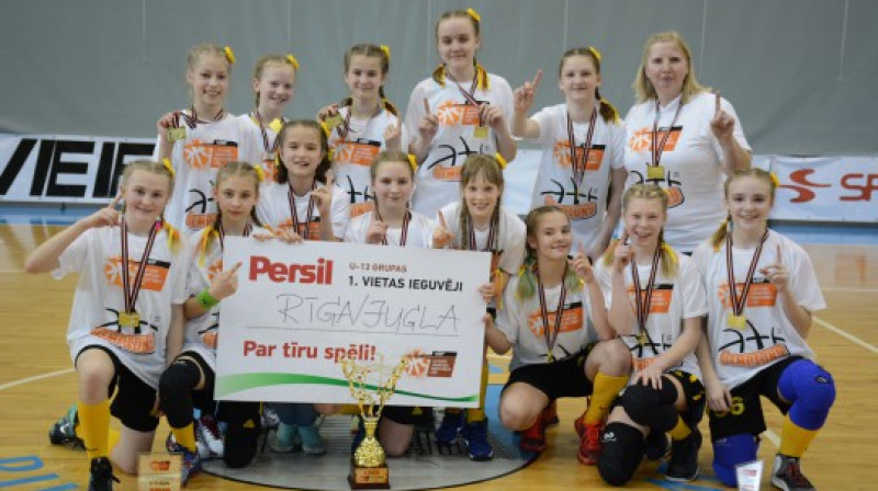 BJBS "Rīga/Jugla" meitenes - VEF LJBL čempiones Persil U13 grupā.
Foto: basket.lv