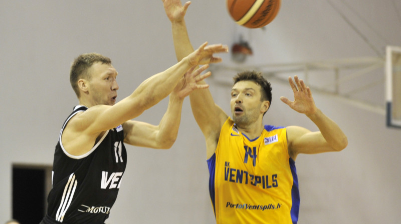 Vefietis Artūrs Strēlnieks piedalījies 44 BK Ventspils un VEF savstarpējās spēlēs, bet Kristaps Janičenoks – 35.

foto: Romāns Kokšarovs (Sporta Avīze)