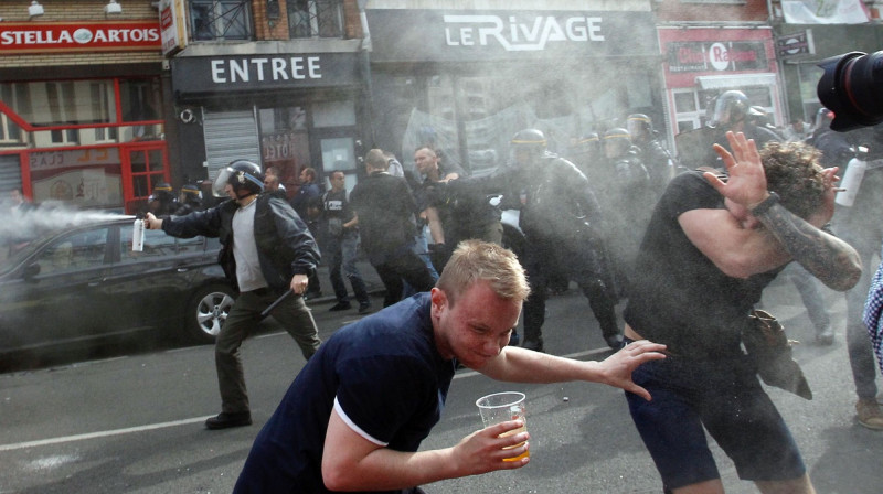 Anglijas fani tiekas ar policijas spēkiem
Foto: AP/Scanpix