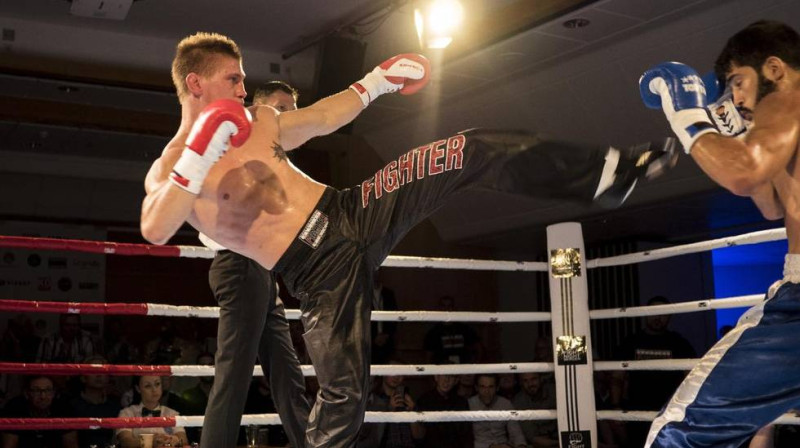 Aleksandrs Jakobsens (no kreisās) cīņā ar Eduardu bernadau
Foto: Bergen Kickboxing Klubb