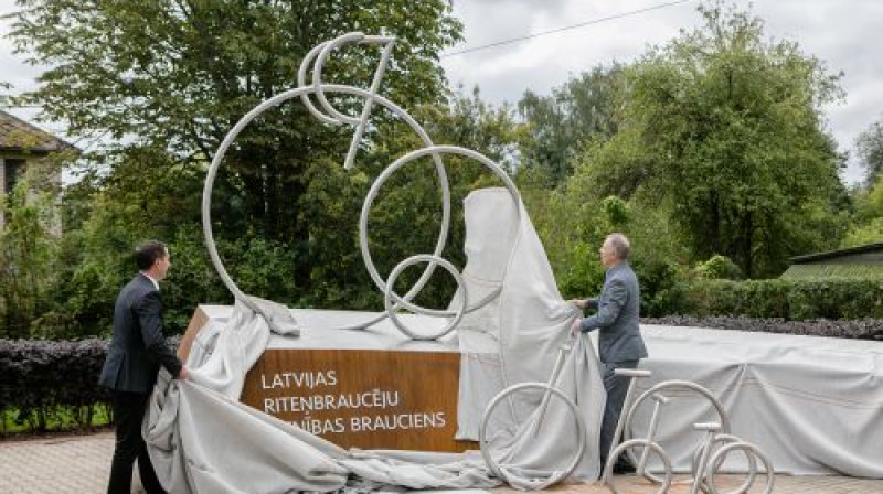 Atklāšanas brīdis no Vienības brauciena vides objekta.
Foto: Reinis Hofmanis