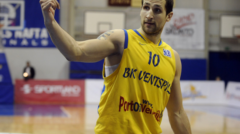 Ronaldam Zaķim šajā sezonā ir iespēja kļūt par labāko cīnītāju par atlēkušajām bumbām BK Ventspils vēsturē.

foto: Romāns Kokšarovs (Sporta Avīze)