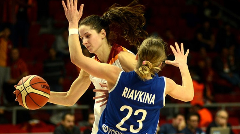 Kristīne Vītola: 12 punkti, četras atlēkušās bumbas un četras piespēles uzvarā Ungārijā
Foto: fiba.com