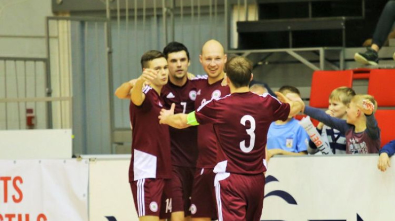 Latvijas telpu futbolisti atzīmē vārtu guvumu
Foto: LFF