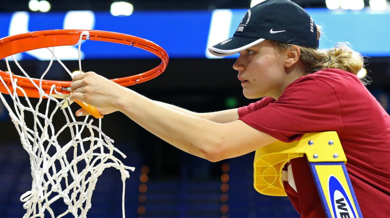 "Stanford" basketbolistes 26. martā nogrieza tīkliņus Ādolfa Rupa arēnas groziem
Foto: Stanford