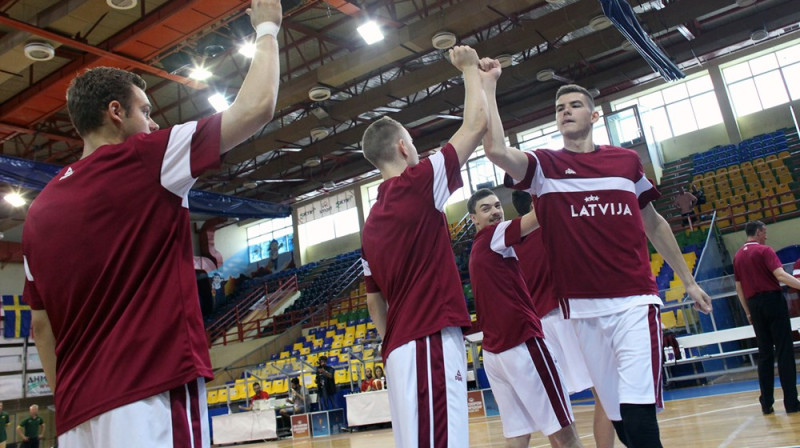 Roberts Blumbergs un Latvijas U20 izlase 
Foto: FIBA