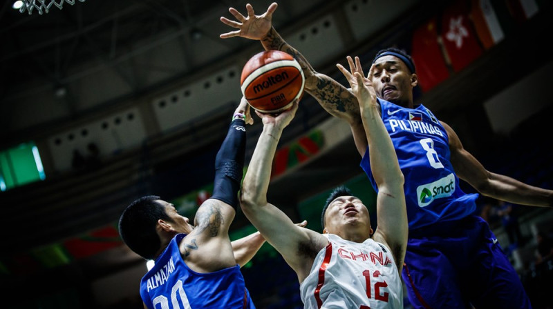 Filipīnu izlases spēlētāji aizsardzībā
Foto: FIBA