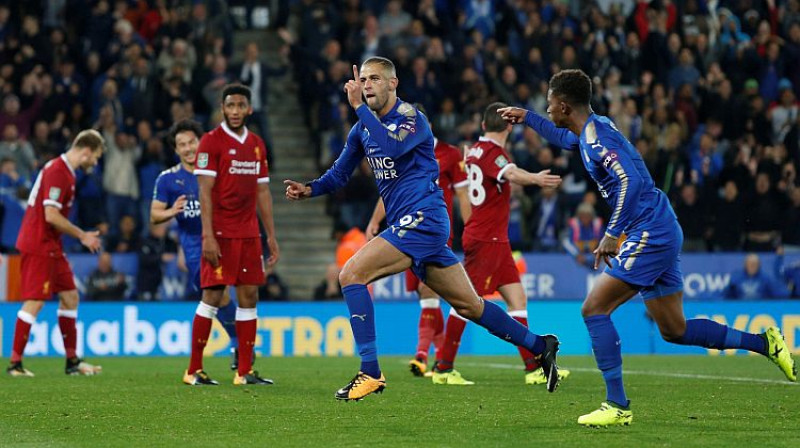 Lesteras futbolisti atzīmē Islama Slimani vārtu guvumu
Foto: Reuters/Scanpix