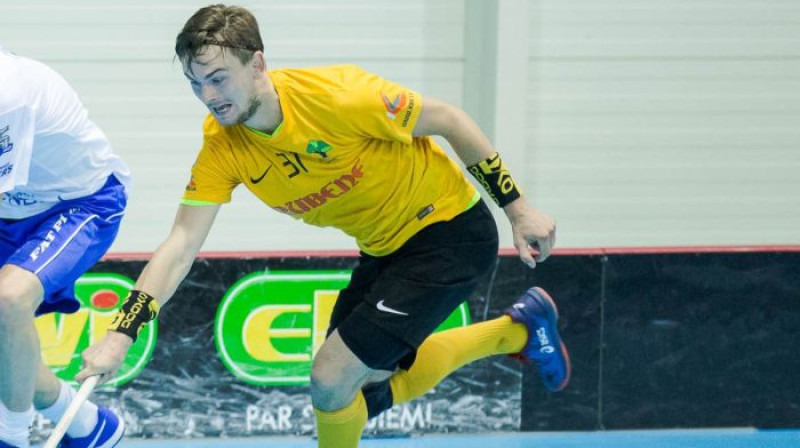 Atis Stepāns jau no sezonas pirmajām spēlēm demonstrē līdera cienīgu florbolu
Foto: Floorball.lv