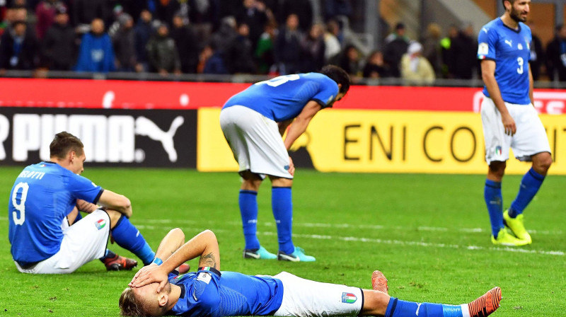 Itālijas futbolisti pārdzīvo
Foto: EPA/Scanpix