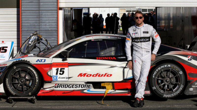 Džensons Batons un "Super GT" sacīkšu auto
Foto: grandprix247.com