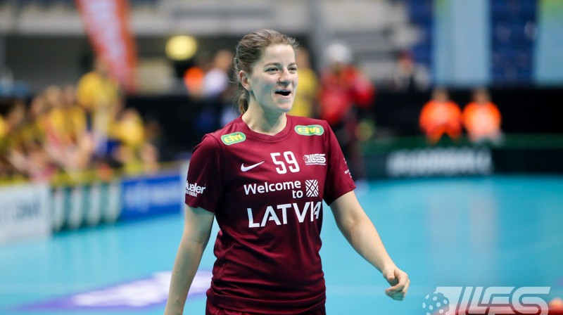 Evelīnai Garbarei tik vērtīgajā cīņā trīs precīzi metieni
Foto: Ritvars Raits, Floorball.lv