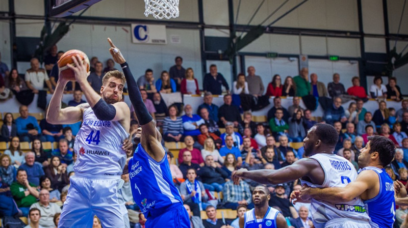 Ungārijas "Alba Fehérvár" cīņā pret Turcijas "Demir İnşaat Büyükçekmece"
Foto: FIBA