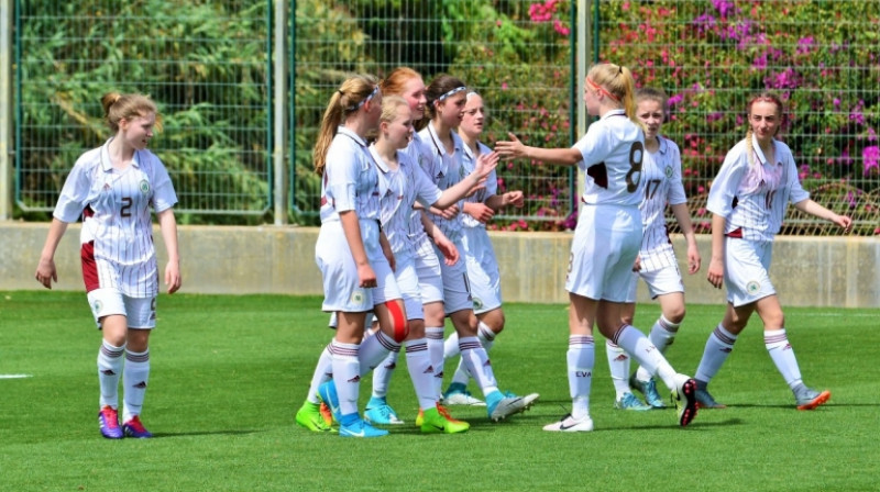 Latvijas U17 meiteņu futbola izlase 
Foto: LFF