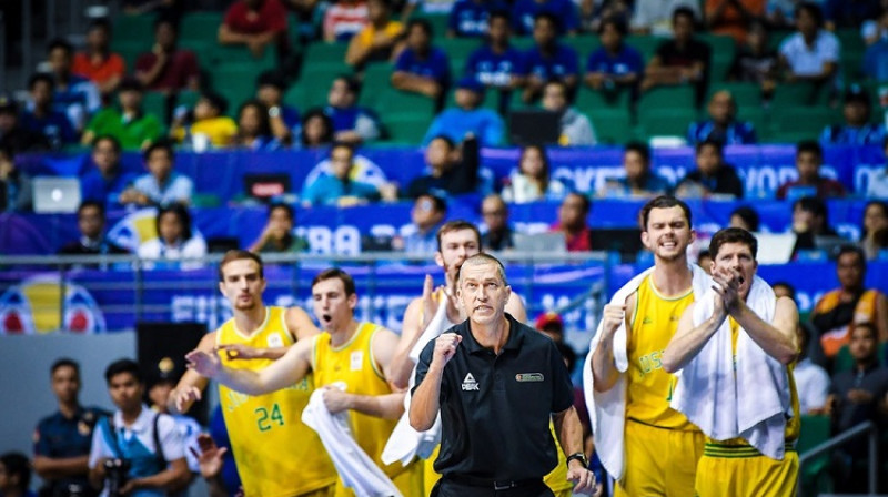 Andrejs Lēmanis un Austrālijas basketbolisti
Foto: FIBA