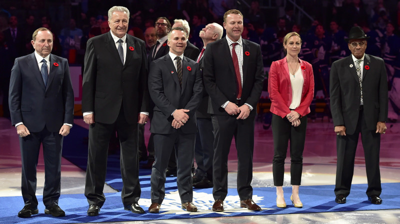 No kreisās: Gerijs Betmens, Aleksandrs Jakuševs, Martēns Senluī, Martins Brodērs, Džeina Heforda un Villijs O`Rī. Foto: The Canadien Press/PA Images/Scanpix