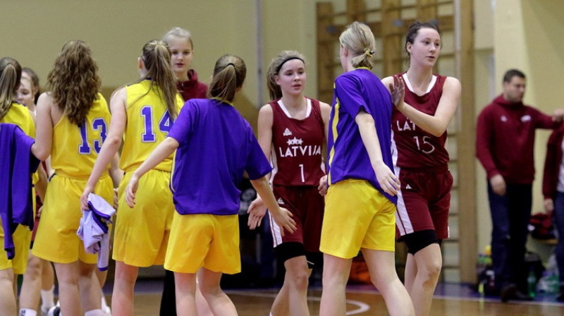 Kolīna Kārtere (#15) ir Baltijas jūras kausa izcīņas vērtīgākā spēlētāja U16 vecuma grupā. Foto: Siim Semiskar, basket.ee