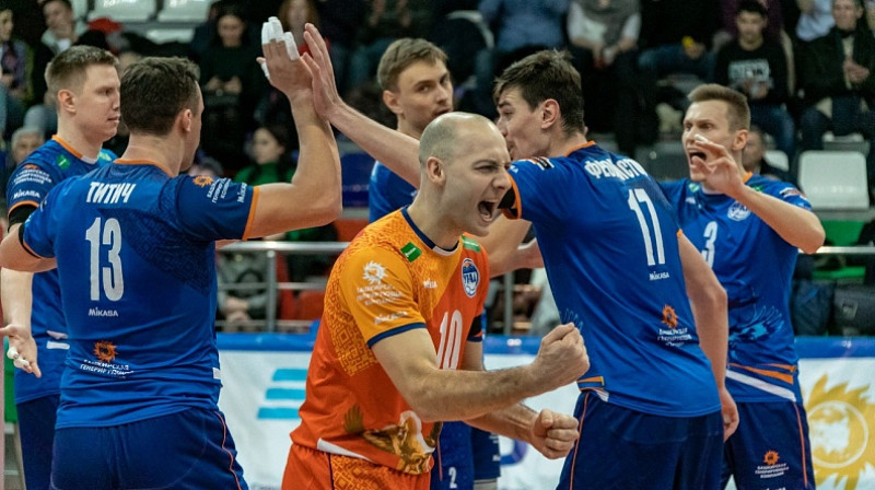 Ufieši svinēja jau otro negaidīto uzvaru pēc kārtas.
volleyufa.ru