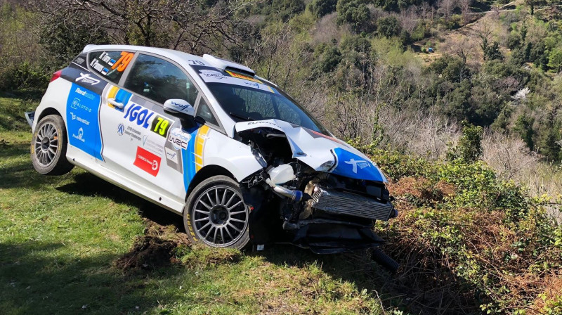 Auto pēc avārijas. Foto: ewrc.cz