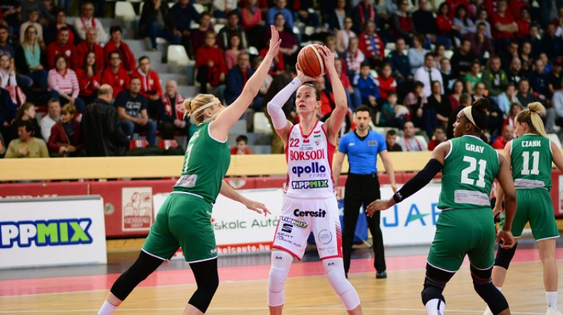 Aija Putniņa: sudraba medaļa Ungārijas čempionātā. Foto: hunbasket.hu