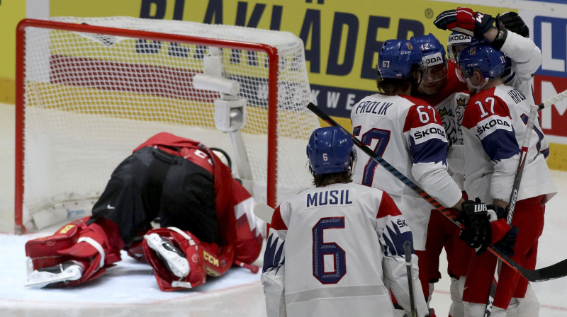 Čehijas hokeja izlase pēc kārtējo vārtu iemešanas Austrijai. Foto: AP/Scanpix