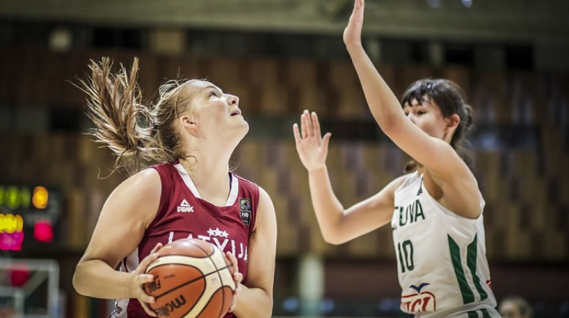 Laura Meldere: 30 punkti un 13 atlēkušās bumbas uzvarā pār Lietuvu. Foto: FIBA