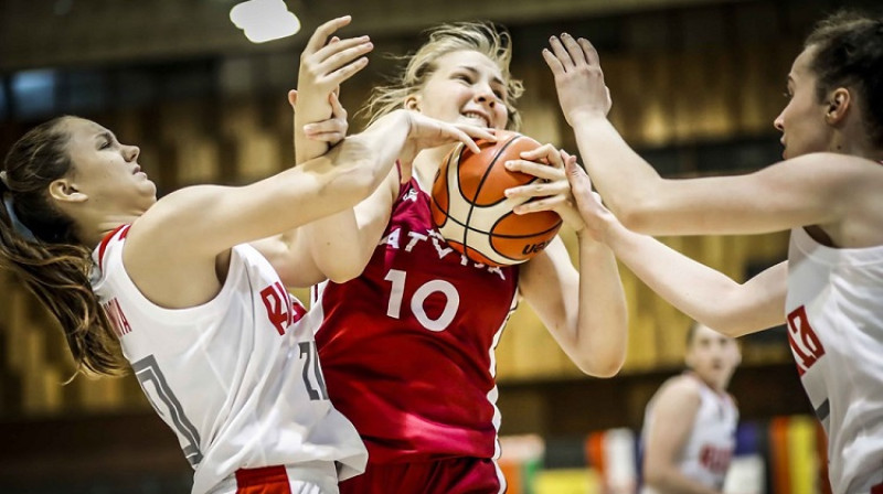 Laura Meldere: 17 punkti un 10 atlēkušās bumbas zaudējumā pret Krieviju. Foto: FIBA