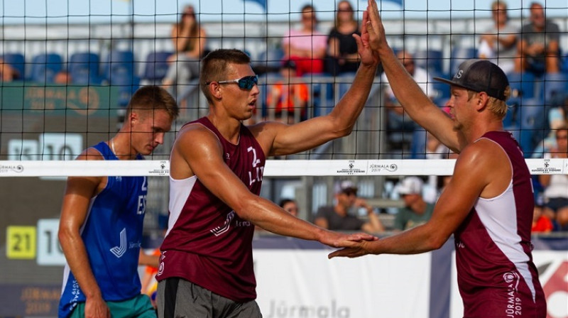 Haralds Regža un Toms Šmēdiņš. Foto: FIVB