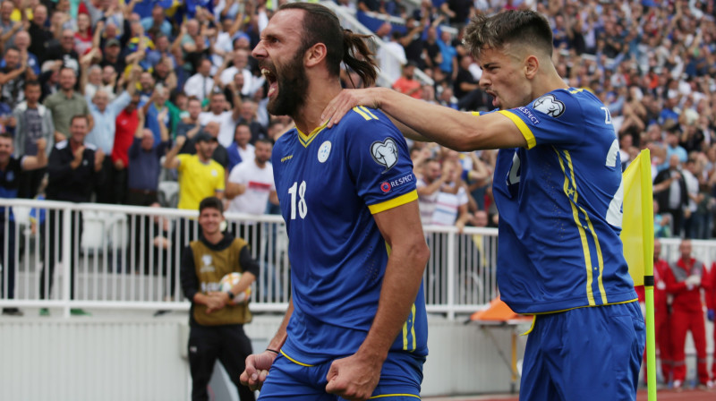 Kosovas izlases futbolisti svin vārtu guvumu. Foto: Florion Goga/Reuters/Scanpix