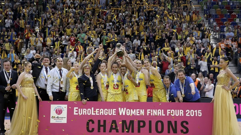 Natālija Hejkova un "USK Praha" 2015. gadā triumfēja FIBA Eirolīgā. Foto: FIBA