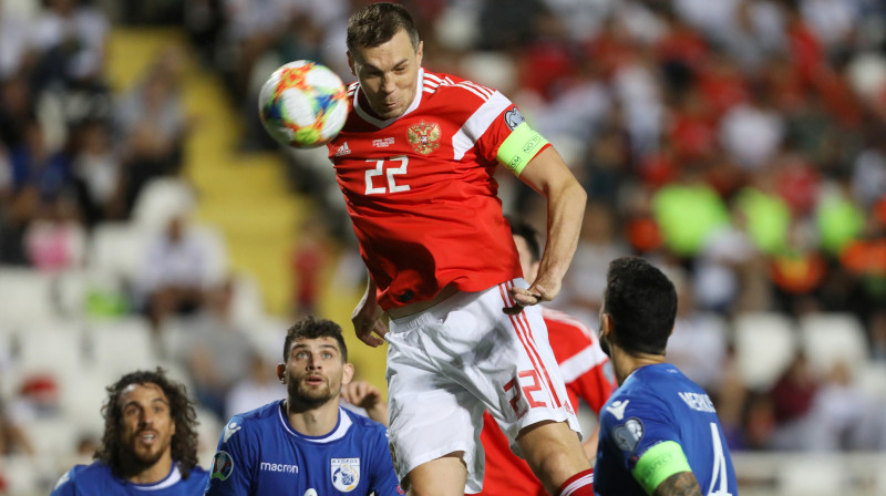 Artjoms Dzjuba gūst savus devītos vārtus "Euro 2020" kvalifikācijas ciklā. Foto: Yiannis Kourtoglou/Reuters/Scanpix